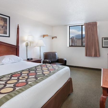 Serena Inn & Suites Of Rapid City Ngoại thất bức ảnh